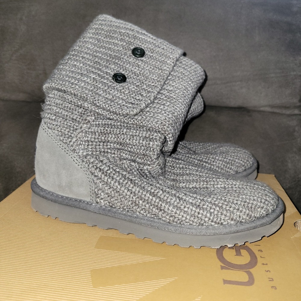 Ugg Australia Classic Knit Cardy Women's Size 8 Gray Sweater Button Boots 5819